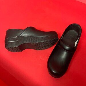 dansko  / Genuine leather black, chunky clogs...